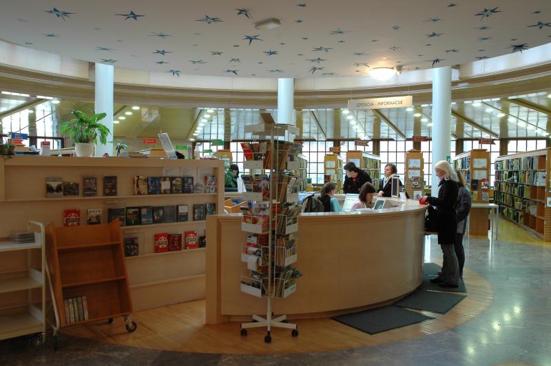http://www.librarybuildings.info/sites/default/files/11%C5%A0tudijski%20oddelek%20-%20izposoja,%20foto%20T.%20Golob.JPG